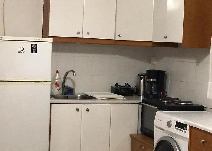 Cozy 4Th Floor 2-Spaced Apartment With Balcony