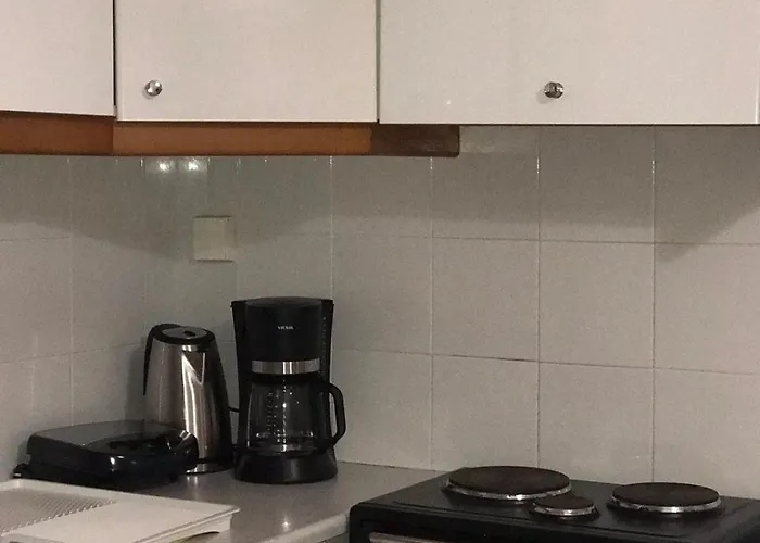 Cozy 4Th Floor 2-Spaced Apartment With Balcony